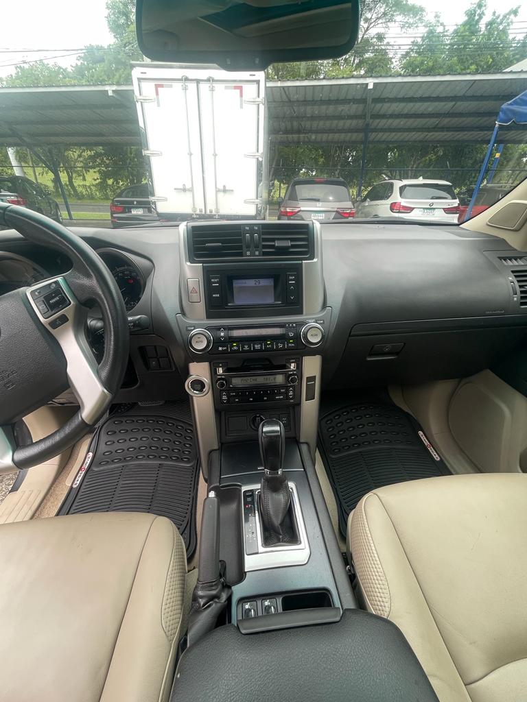 Toyota Land Cruiser Prado 2013