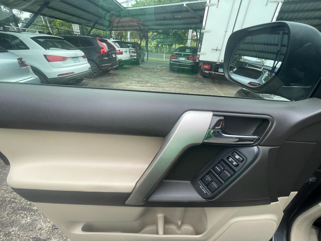 Toyota Land Cruiser Prado 2013