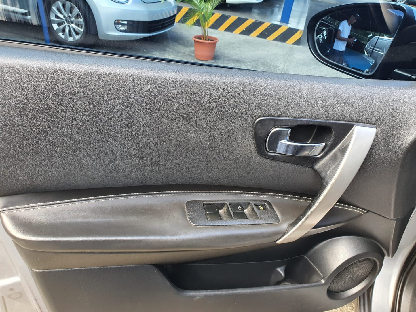 NISSAN QASQAI 2012
