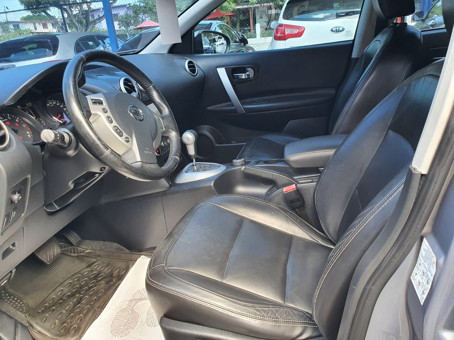 NISSAN QASQAI 2012